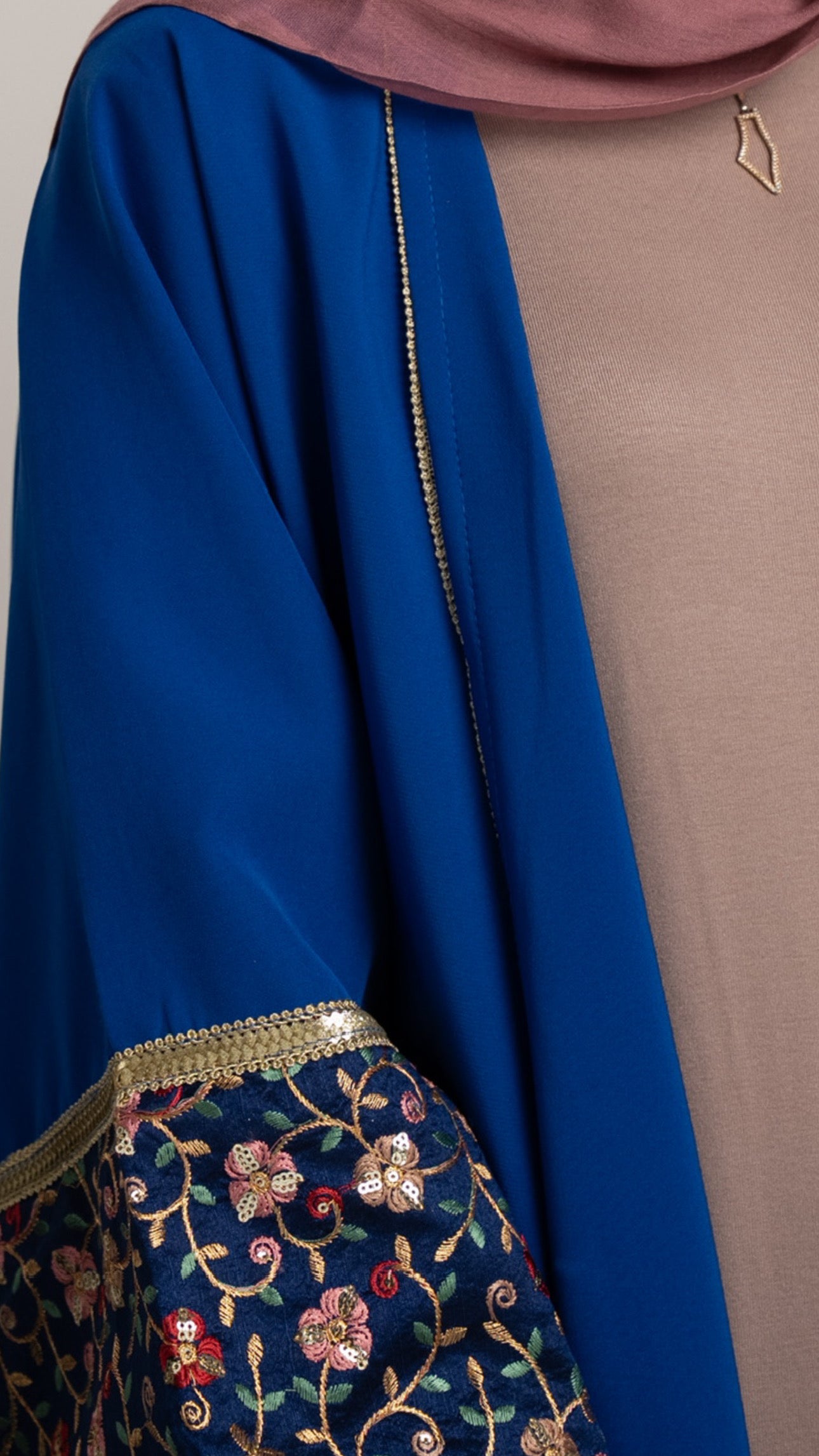 Jouri Abaya